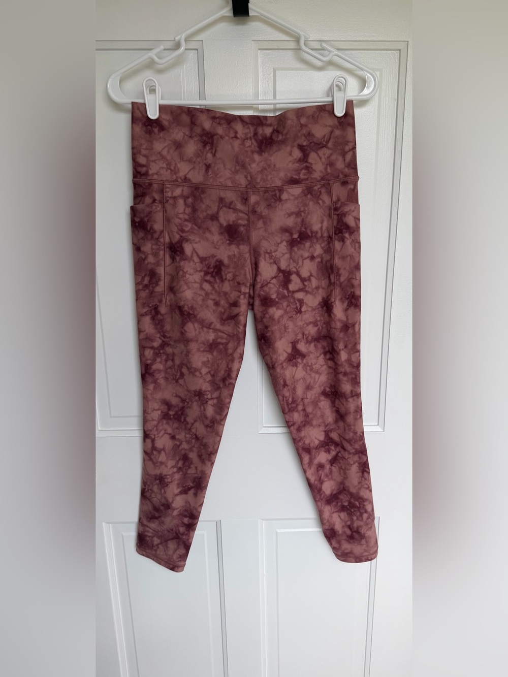 Athleta Salutation Stash Pocket II 7/8 Tight Tie Dye Leggings M